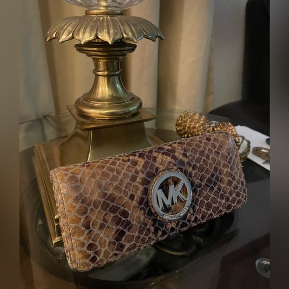 Michael Kors Wallet, please check all pictures for condition - Picture 5 of 16